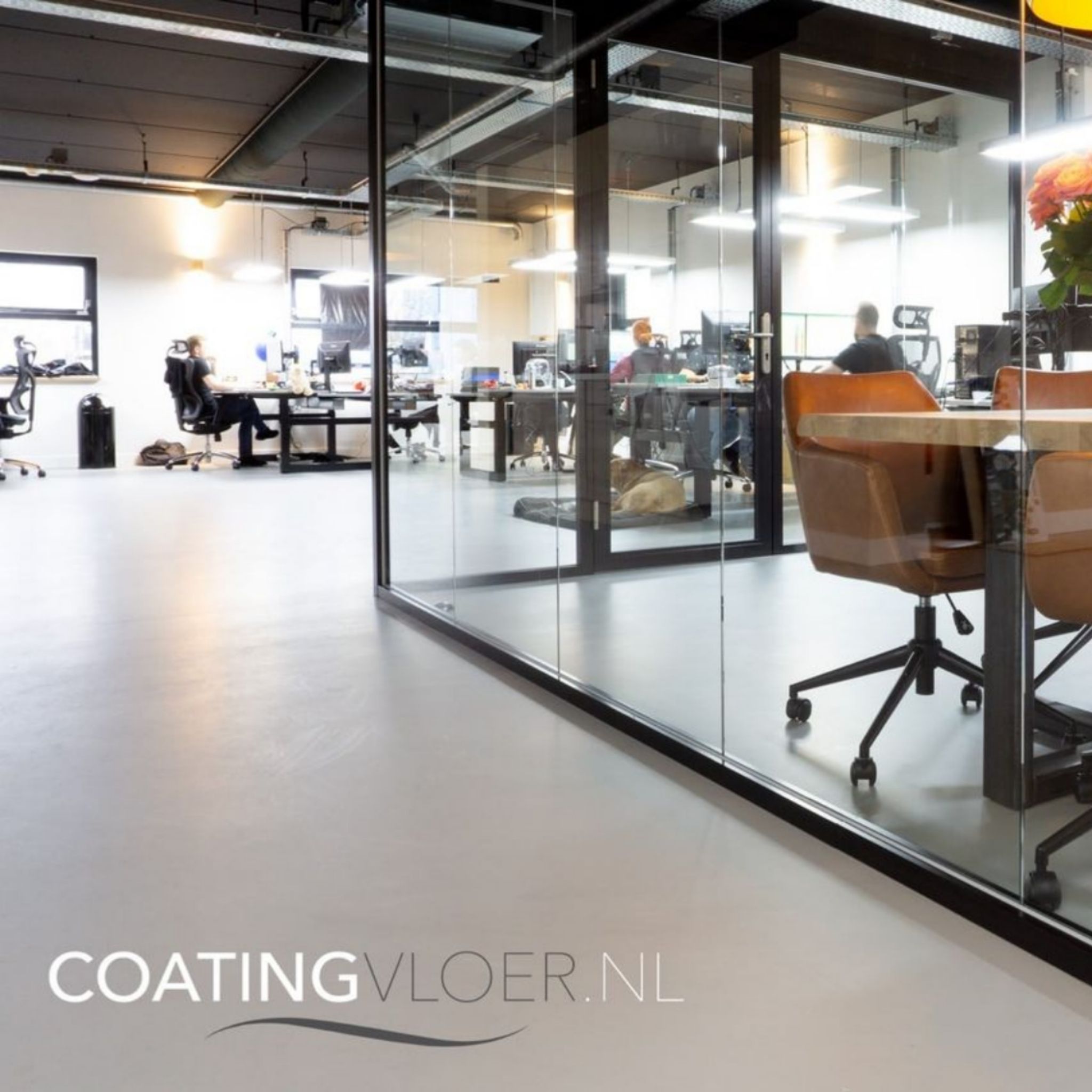 Gietvloer in een kantoor, geschikt voor een print met bedrijfslogo of looproute