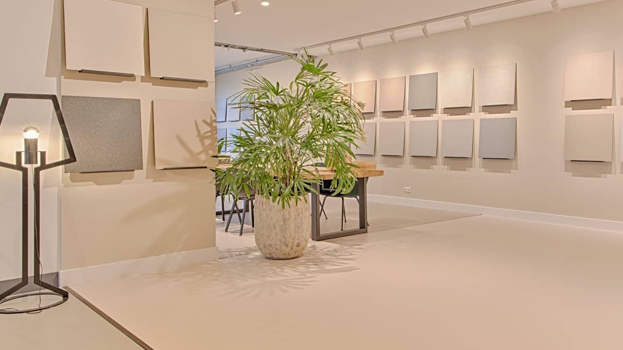 Video Thumbnail: Bezoek onze Lavasteen Gietvloer Showroom en ontdek onze uitgebreide kleur collectie design gietvloer showroom Coatingvloer.nl Amsterdam